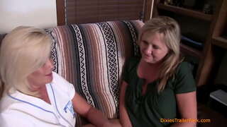 ���క MILF నాకు పూకు, గెట్స్ గ్రూప్ సెక్స్ ప్రారంభించారు.