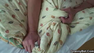 ���ૂના મહિલા ચોદવા માંટે ઉત્તેજીત કરવું યુવાન વ્યક્તિ