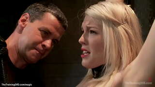 Гореща свързана блондинка-начинаещ Эллу ново рио тормози и дисциплина, master Джеймс Магнат, а след това ви кара да суче и да се полагаха големи член на груб gimp Оуен Грей