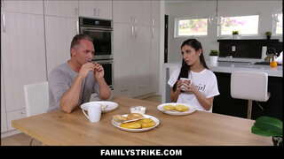 ���রম, তরুণ, লাতিনা, দুর্দশা, শ্যামাঙ্গিণী, পরিবার, লিঙ্গ, সঙ্গে, Stepdad, রান্নাঘর