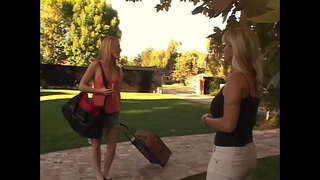 خوبصورت نوجوان کالج کی لڑکیوں کے حامل ہیں جو کچھ بھی نہیں واپس - اینا, کیلی, ایریکا چومو, رسائی, Aniko, Nikoletta