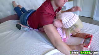 Sexy gamer ਸੋਹਣੀ ਕੁੜੀ Ava Sinclaire ਨੂੰ ਛੱਡਦੀ ਹੈ, ਉਸ ਨੂੰ ਖੇਡ ਨੂੰ ਅਤੇ ਸ਼ੁਰੂ ਚੁਦਾਈ ਕਰਦੇ ਉਸ ਦੇ ਬੁਆਏ ਲੂੰਡ ਕਰਦਾ ਹੈ ਅਤੇ ਉਸ ਕਮ ਵਿਚ ਉਸ ਦੇ ਵੱਡੇ ਚੂਚਕ