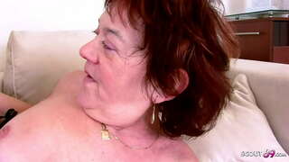ЭКСТРЭМАЛЬНАЯ СТАРАЯ РУДАЯ СПЕЛАЯ ЗАСТУКАЛА МАСТУРБИРУЮЩЕГО І СПАКУШАЕ МАЛАДОГА ХЛОПЦА НА СЭКС