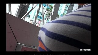 ���ຫຍ່-tit ຄີແຟນ Sabrina Taylor ເຮັດໃຫ້ສາທາລະນະທີ່ຍິ່ງໃຫຍ່ BJ