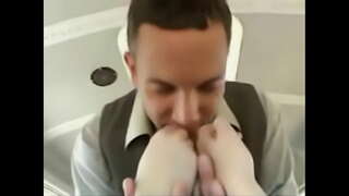 Mlado Dekle na Avtobusu