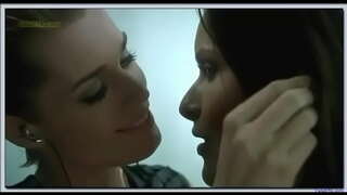 Rebecca Romijn Rie Rasmussen msagaji busu katika Femme Fatale