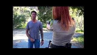 Polisler açık havada becerdin