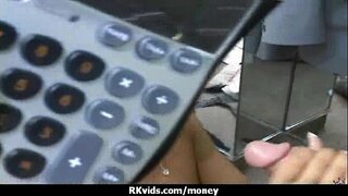 Ela vai foder com outro homem por dinheiro 23