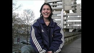 ̄�시한 갈색 머리 청소년 캐스팅