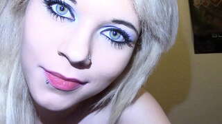 Sıcak seksi kız Drooling Dil