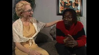 ���र्म सुनहरे बालों वाली Dalny लेता है Byrons में । 