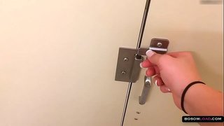 ���្ពស់ម៉ាក្លឹបកំហុ pussy ដៃចង្អុល&amp;amp;ធំ tits ធម្មជាតិ