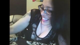 Tocando minha bunda e espalhando buceta