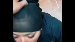 Минең һәм сосед уны дауам глотать уның менән сперма