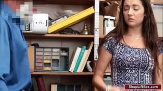 LP ofițer lins și futut Lily Adams ude pasarica sex stilul cainelui