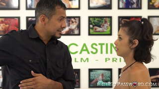 Стимулира тийнейджър се занимава с груб секс с жеребцом