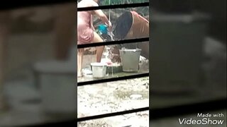 Pentref bhabi yn dangos ei hanner noeth corff 2