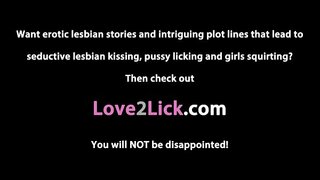 Latina gcruthóidh tá sí ina leispiacha ag licking a comh-oibrithe pussy