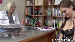 באַסטי GILF דאַמאַנייץ אַ הייס יונג גערלז