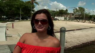 Määrdunud naine armastab kukk