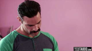 Летні дзень трахацца са сваім айчымам