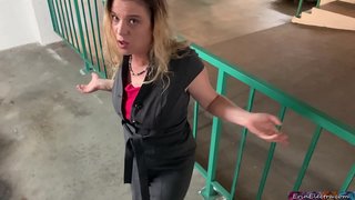 ���ลี้ยงใจจะโกรธของเธอลูกเลี้ยง cums ในจิ๋มของเธอ