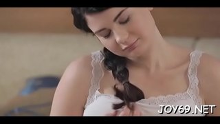 Pikantné mladá brunetka Lucy L. robí svoje prvé erotické video