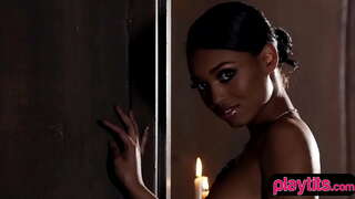 Chwaraeon du babe synhwyrus strip-bryfocio sesiwn