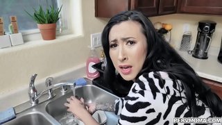 Mẹ Lily Lane muốn mình giống như nước anh, trong khi làm công việc giặt