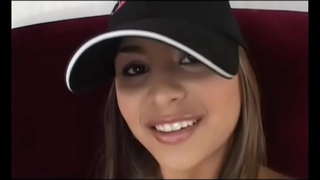 Bella jove morena nadó amb alegre pits i orientació ulls Michelle Maylene gaudeix de cavall de gran pecker de tot el món conegut fucker Manuel Ferrera