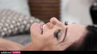 Cheum-Mom Fucks I Leabhar Na Bàrdachd StepDaughter