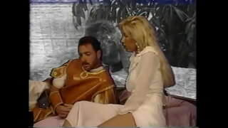 Mae hyn yn blonde slut Victoria Paris yn gwybod sut i pleser ei phartner