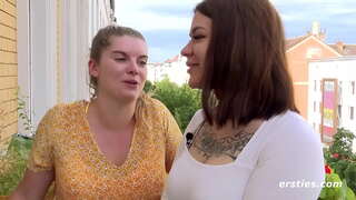 Yaramaz Amatör lezbiyenler evin her yerinde yapmak 