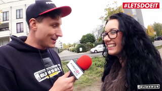 LETSDOEIT - Lilly Batang - Ejekan Orang Mendapati Seorang Gadis yang Baru Untuk Mereka Baru di tempat Kejadian